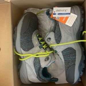 NWT Duluth hiking shoe